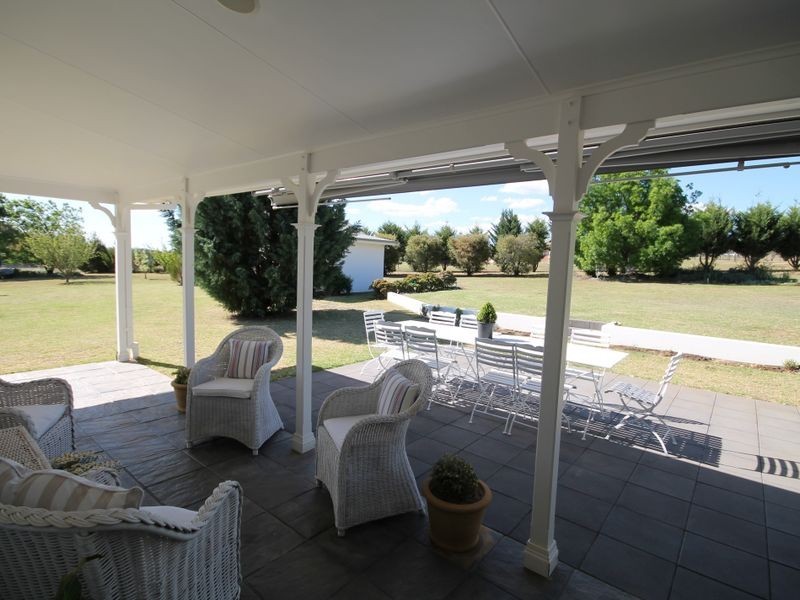 100 Runnymede Drive, Inverell NSW 2360