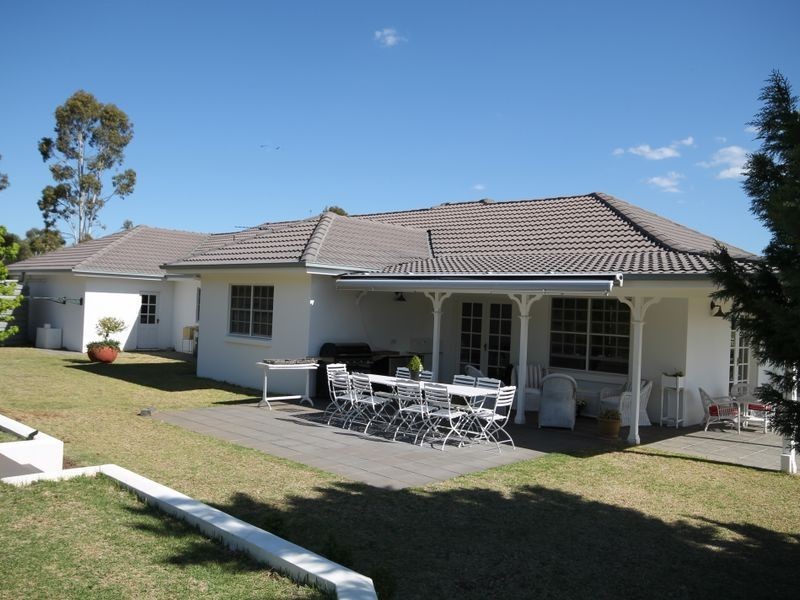 100 Runnymede Drive, Inverell NSW 2360