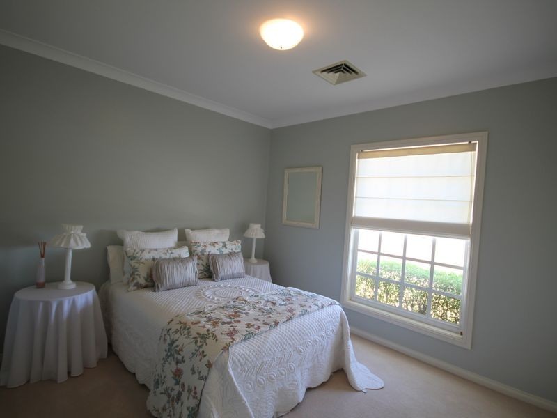 100 Runnymede Drive, Inverell NSW 2360