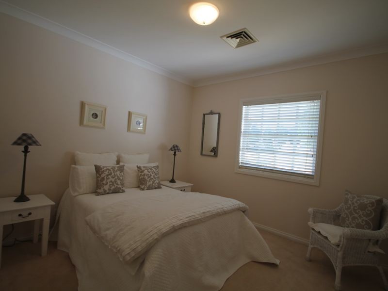 100 Runnymede Drive, Inverell NSW 2360
