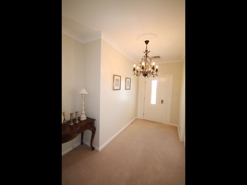 100 Runnymede Drive, Inverell NSW 2360