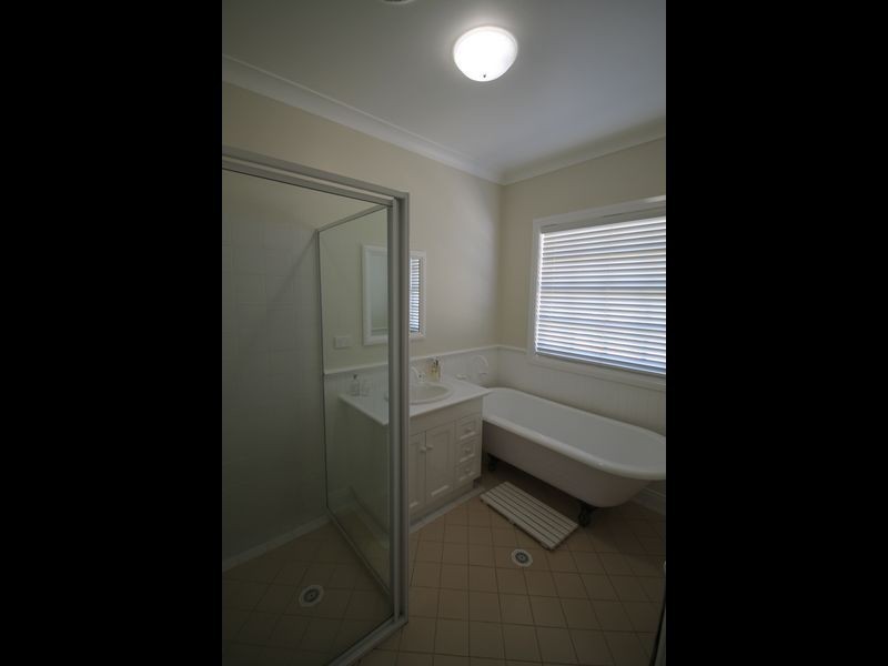 100 Runnymede Drive, Inverell NSW 2360