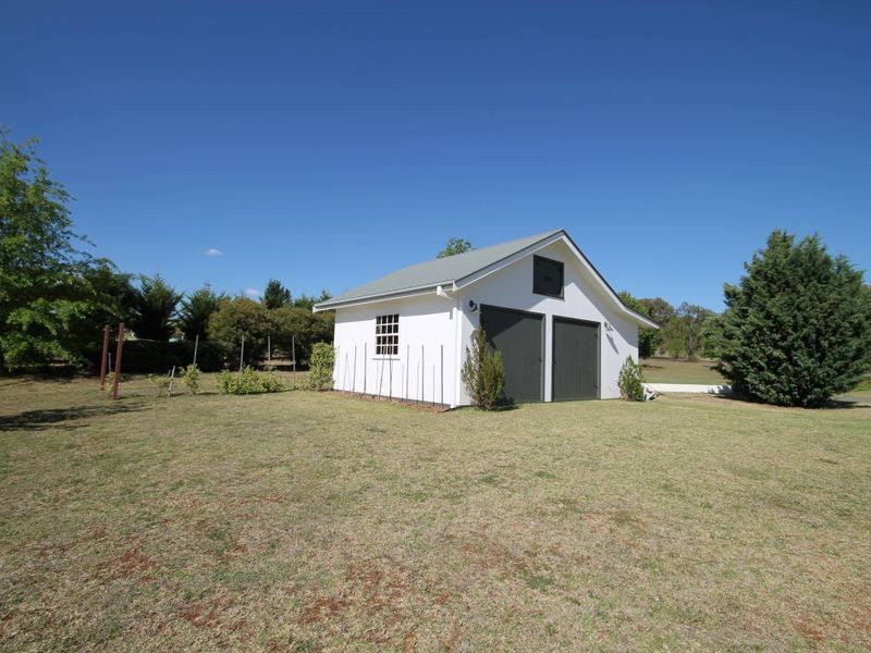 100 Runnymede Drive, Inverell NSW 2360
