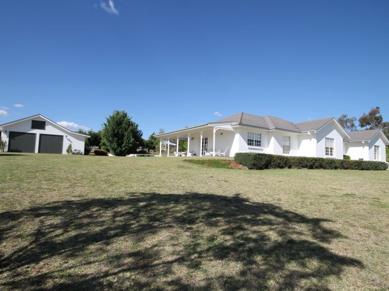 100 Runnymede Drive, Inverell NSW 2360