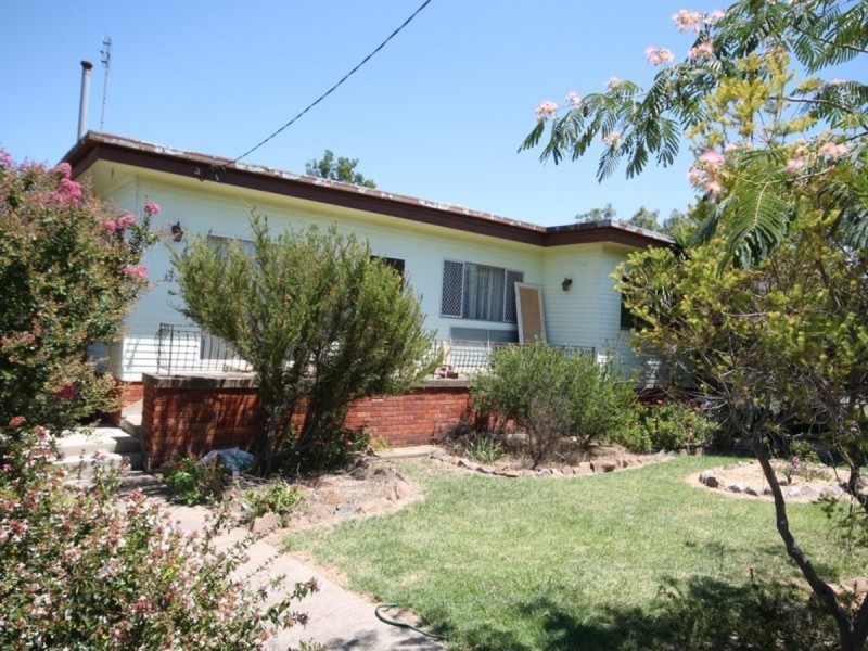 32 Lang Street, Inverell NSW 2360