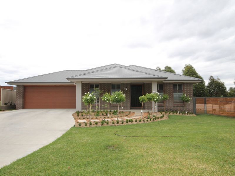 19 Sunnyside Place, Inverell NSW 2360