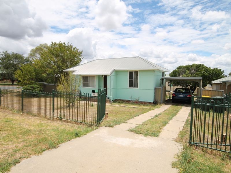 17 Gilchrist Street, Inverell NSW 2360