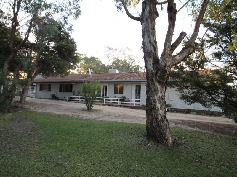 90 Bannockburn RD, Inverell NSW 2360
