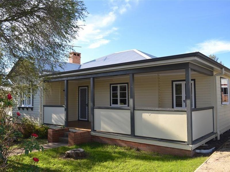 9 May Street, Inverell NSW 2360