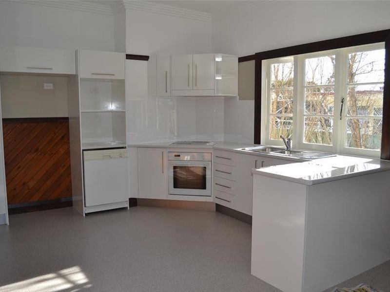 9 May Street, Inverell NSW 2360