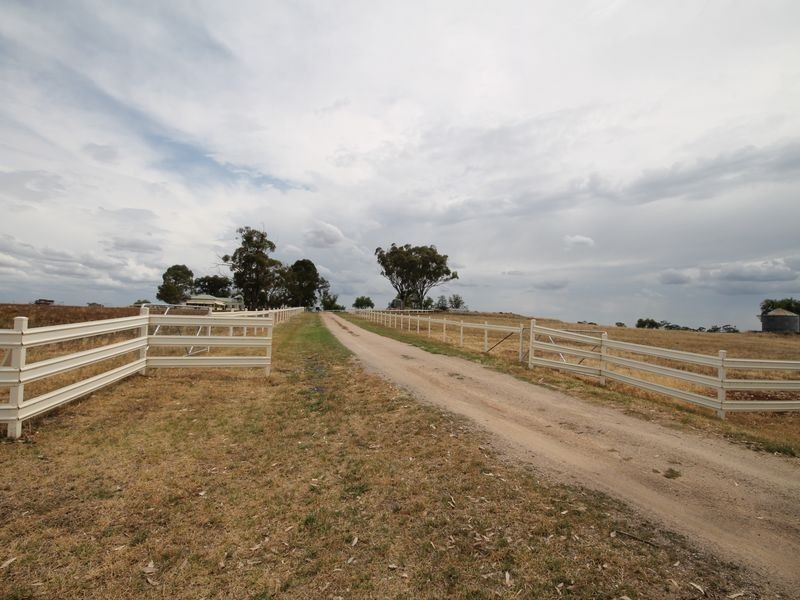 80 Wades Lane, Inverell NSW 2360