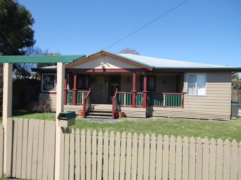 93 Granville Street, Inverell NSW 2360