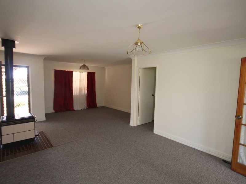 8 Jacaranda Crescent, Inverell NSW 2360