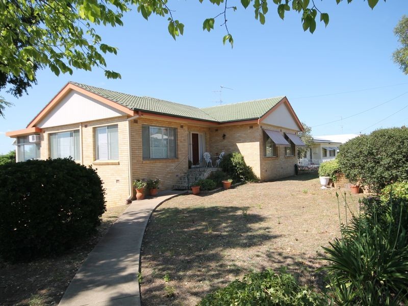 2 Gordon Street, Inverell NSW 2360