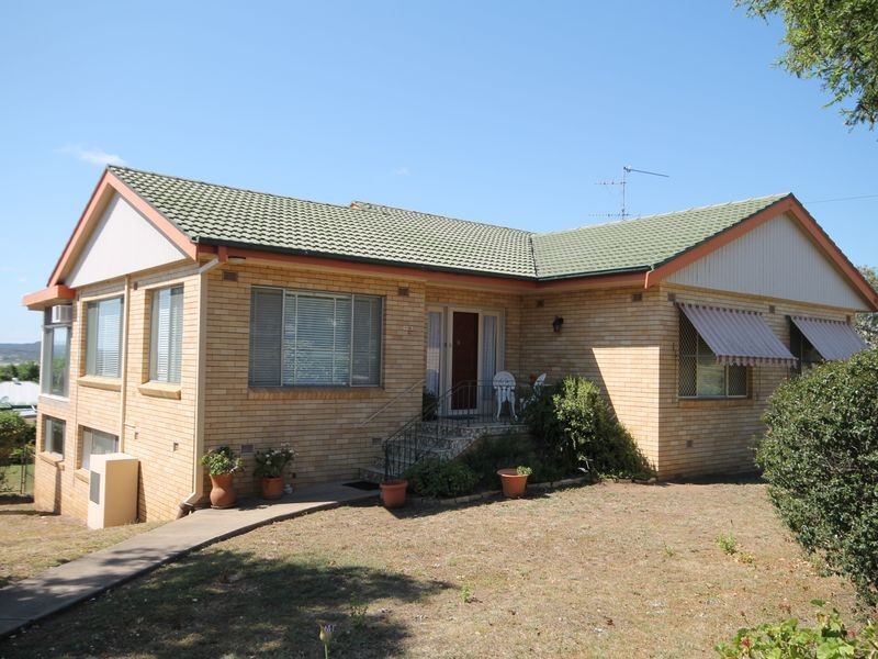 2 Gordon Street, Inverell NSW 2360