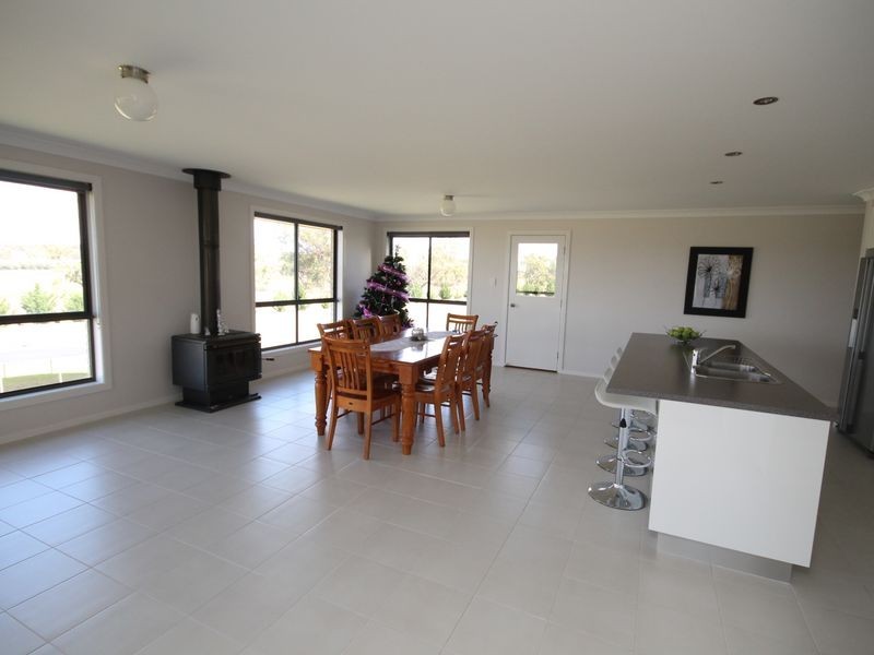 61 Coopers Lane, Inverell NSW 2360