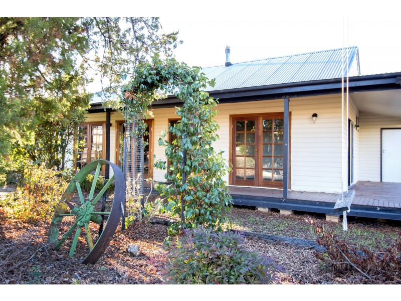 9 Butler Street, Inverell NSW 2360