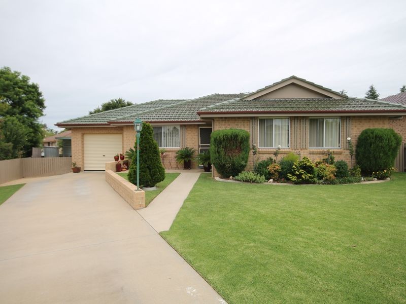 12 Deodara Drive, Inverell NSW 2360