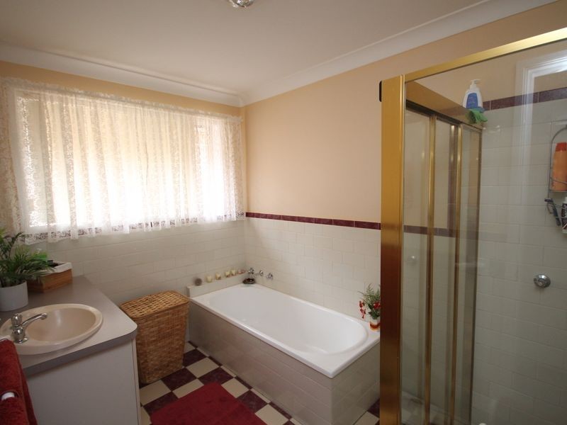 12 Deodara Drive, Inverell NSW 2360