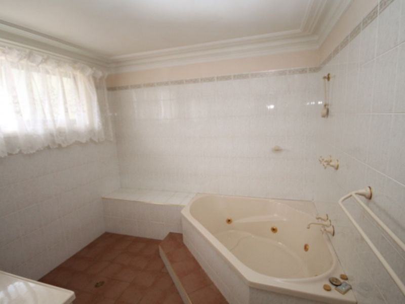 12 Anderson Street, Inverell NSW 2360