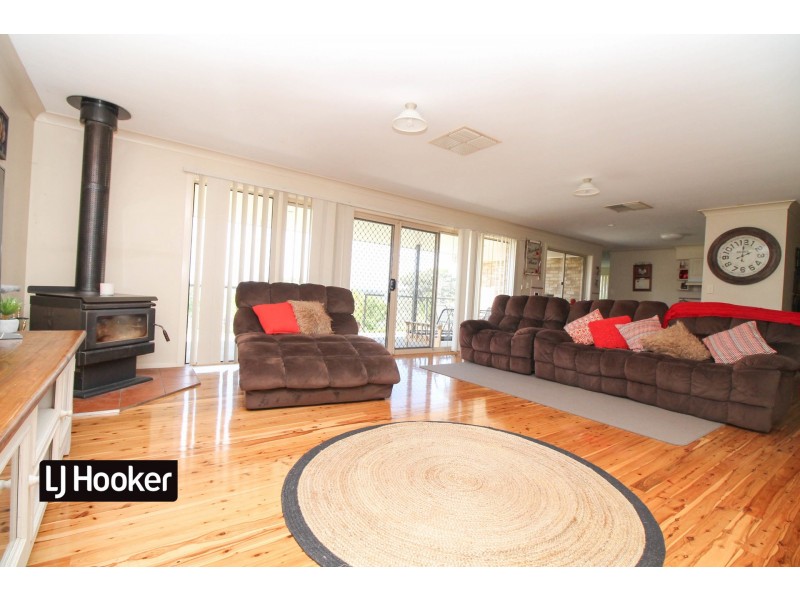 58 Osterley Terrace, Inverell NSW 2360