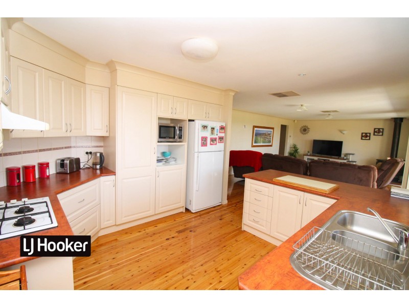 58 Osterley Terrace, Inverell NSW 2360