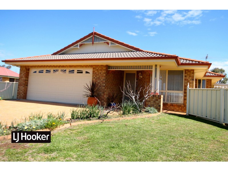 27 Crestview Place, Inverell NSW 2360