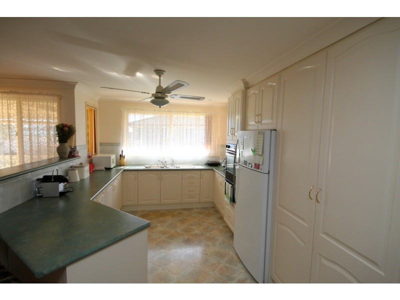 27 Crestview Place, Inverell NSW 2360