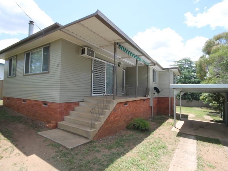 37 Shirley Street, Inverell NSW 2360