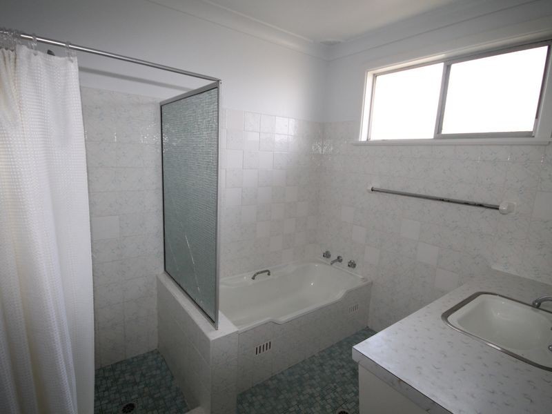 37 Shirley Street, Inverell NSW 2360