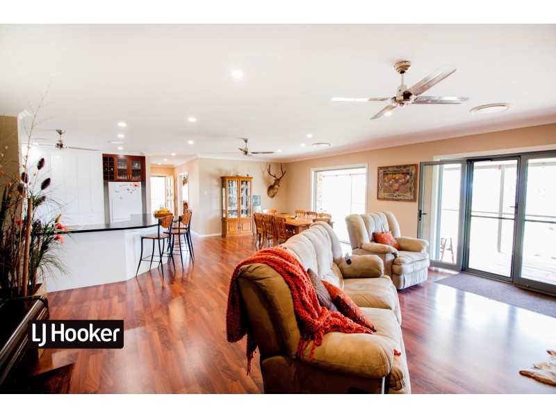 76 Ditzells Drive, Inverell NSW 2360