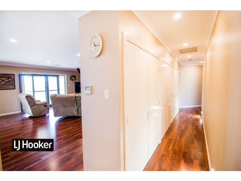 76 Ditzells Drive, Inverell NSW 2360