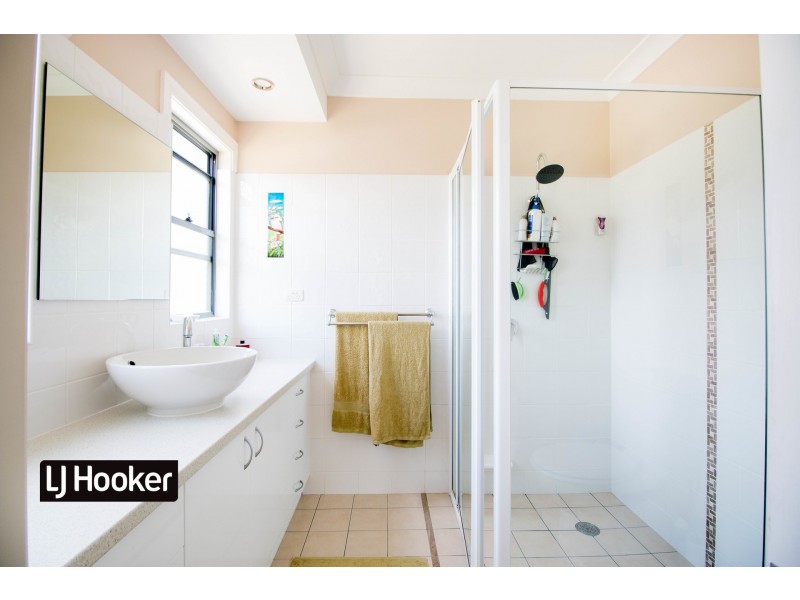 76 Ditzells Drive, Inverell NSW 2360