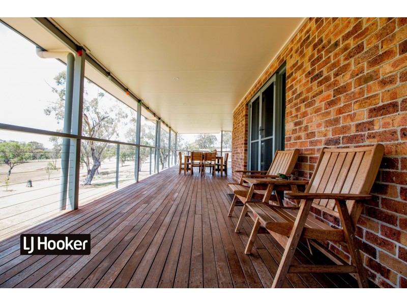 76 Ditzells Drive, Inverell NSW 2360