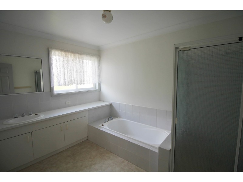 21 Whittingham Street, Inverell NSW 2360