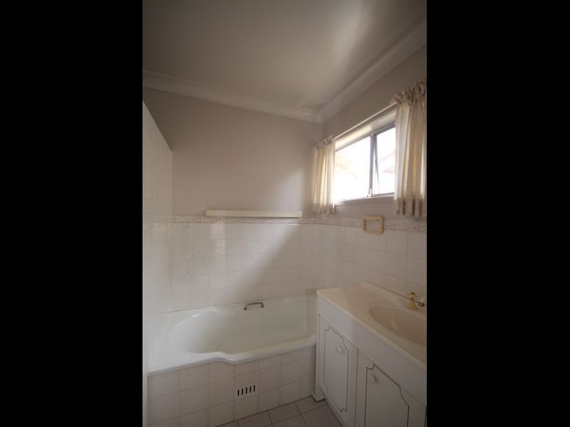 49 Lewin Street, Inverell NSW 2360