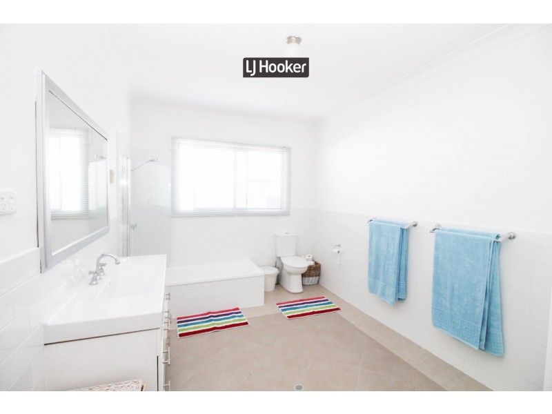 17 Lang Street, Inverell NSW 2360