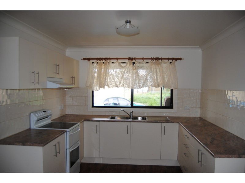 4 Burnett Street, Inverell NSW 2360