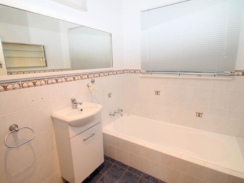 33 Gordon Street, Inverell NSW 2360