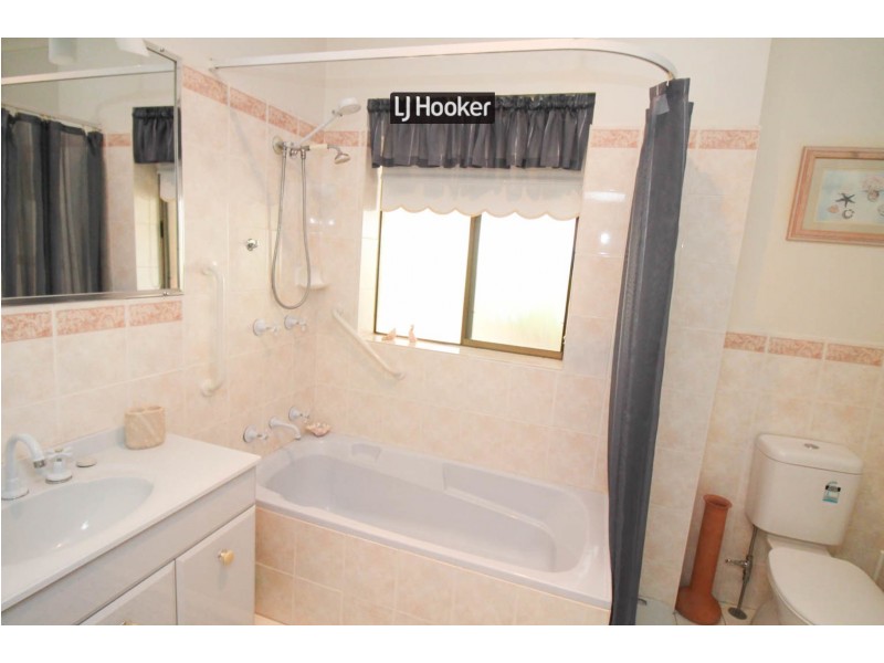 3 Herbert Street, Inverell NSW 2360