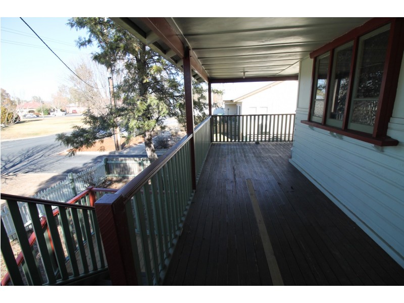 14 Henderson Street, Inverell NSW 2360