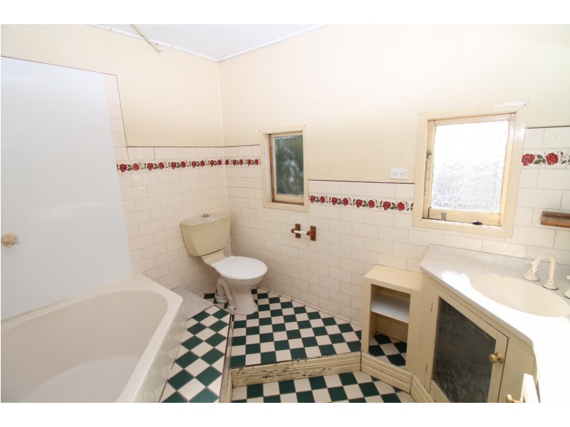 14 Henderson Street, Inverell NSW 2360