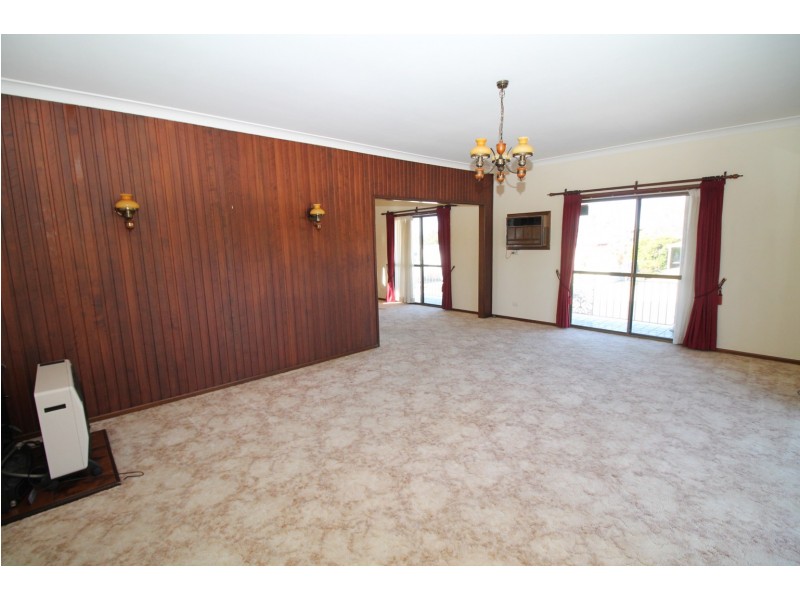 1 Allambie Crescent, Inverell NSW 2360