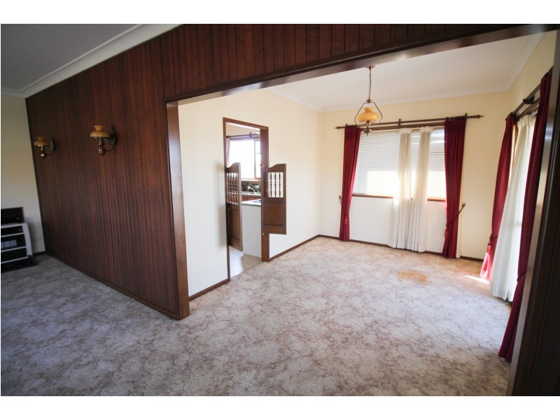 1 Allambie Crescent, Inverell NSW 2360