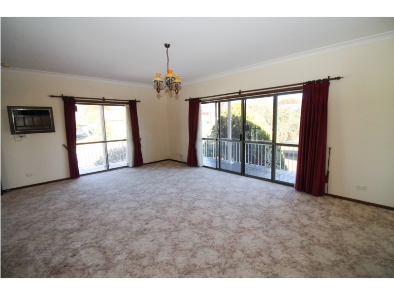 1 Allambie Crescent, Inverell NSW 2360