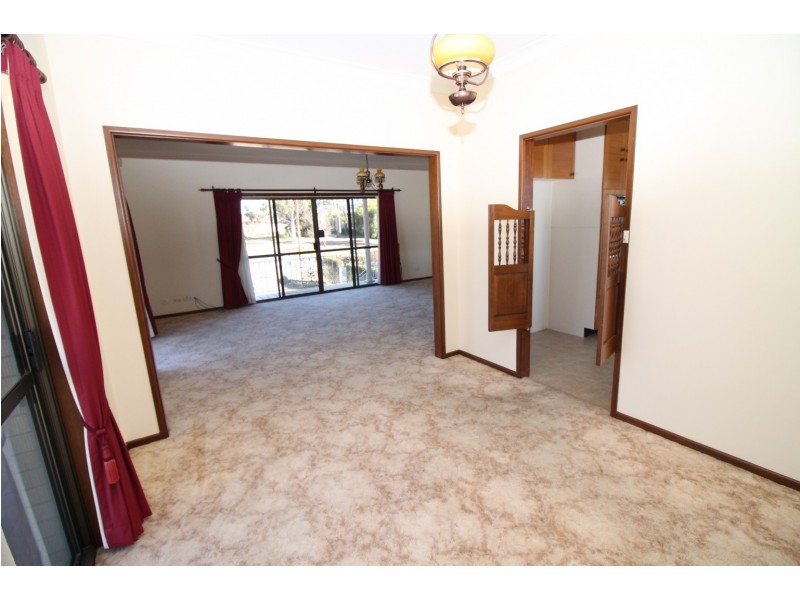 1 Allambie Crescent, Inverell NSW 2360