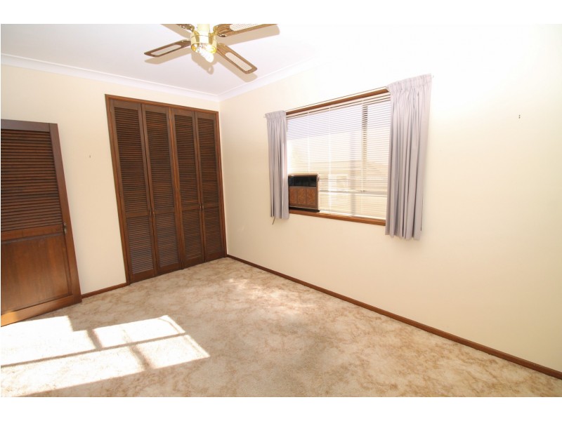 1 Allambie Crescent, Inverell NSW 2360