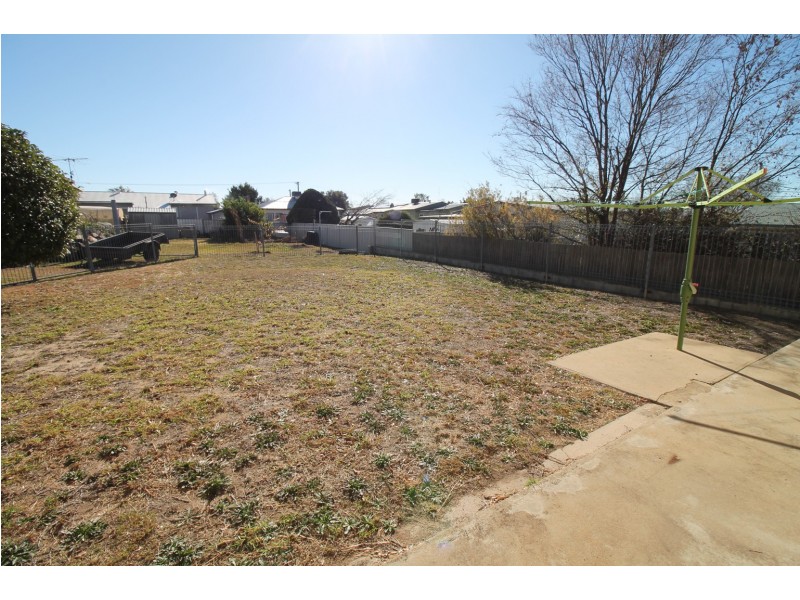 1 Allambie Crescent, Inverell NSW 2360