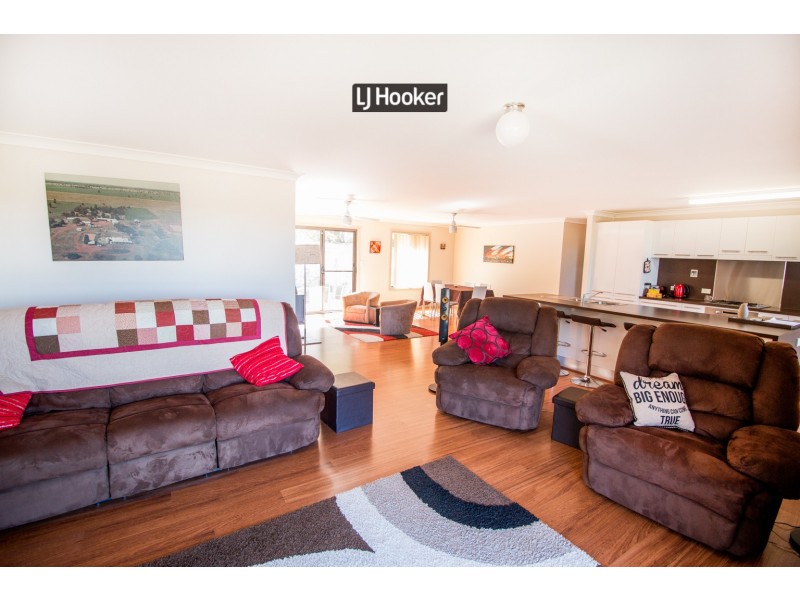 50 Wolbah Close, Inverell NSW 2360