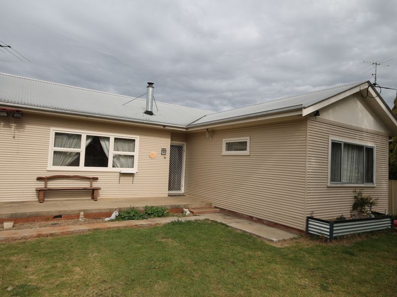 10 Lang Street, Inverell NSW 2360